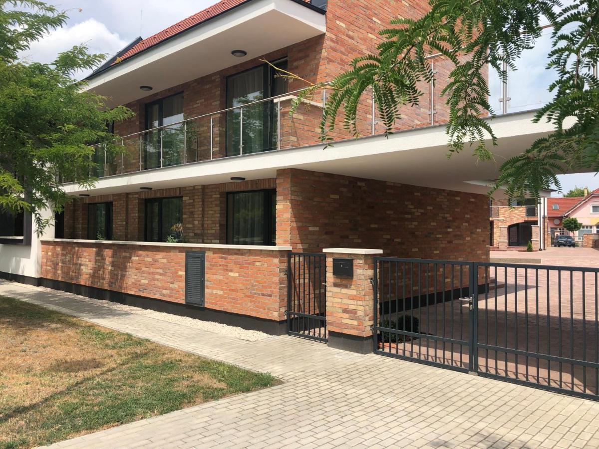 Castellum Apartmanhaz Gyula Luaran gambar