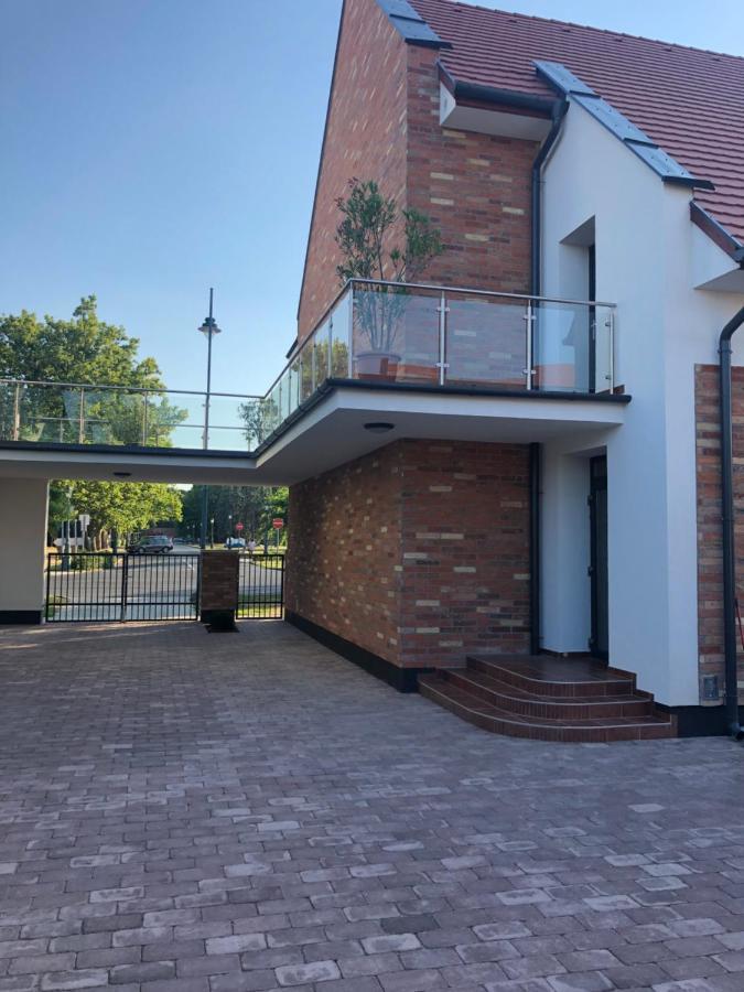 Castellum Apartmanhaz Gyula Luaran gambar