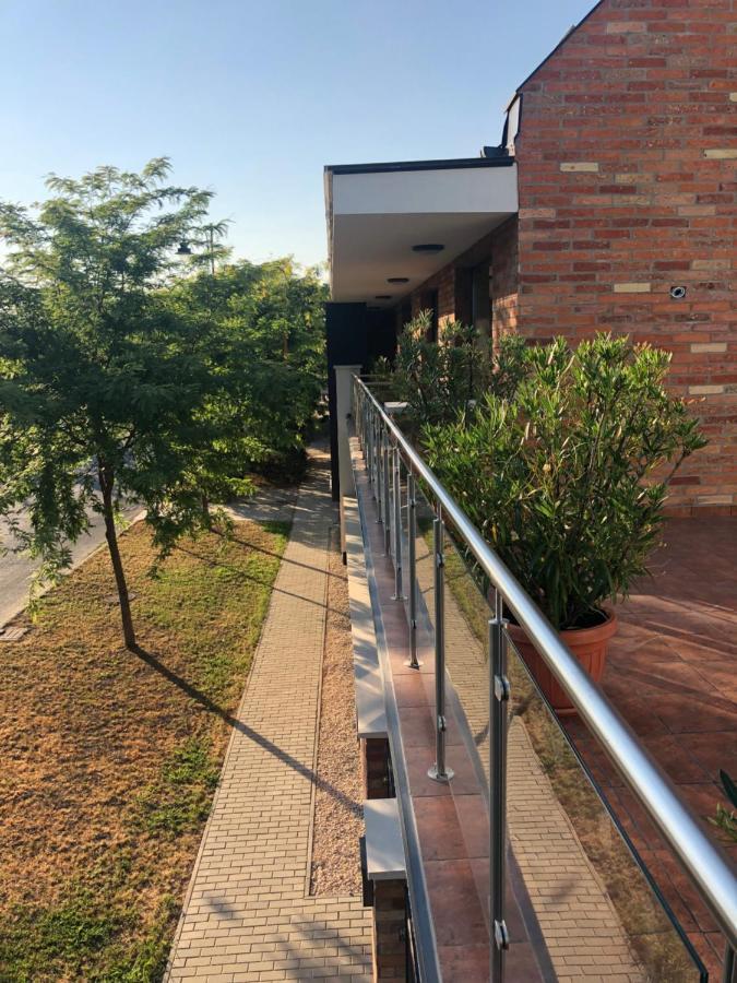 Castellum Apartmanhaz Gyula Luaran gambar