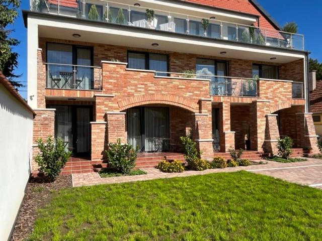 Castellum Apartmanhaz Gyula Luaran gambar