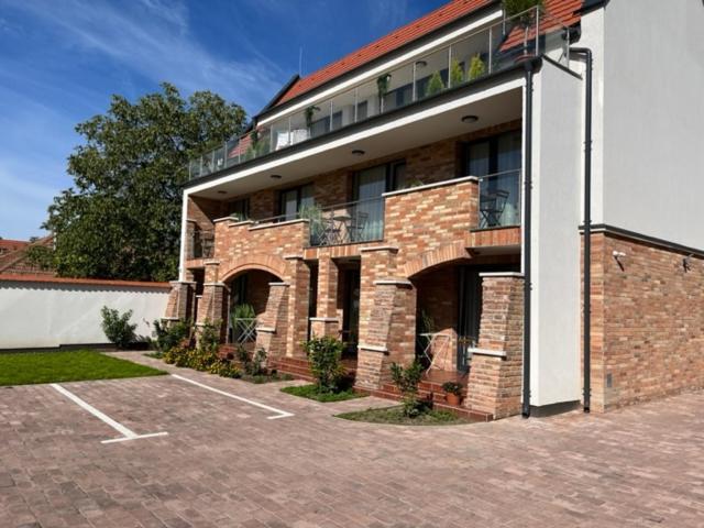 Castellum Apartmanhaz Gyula Luaran gambar