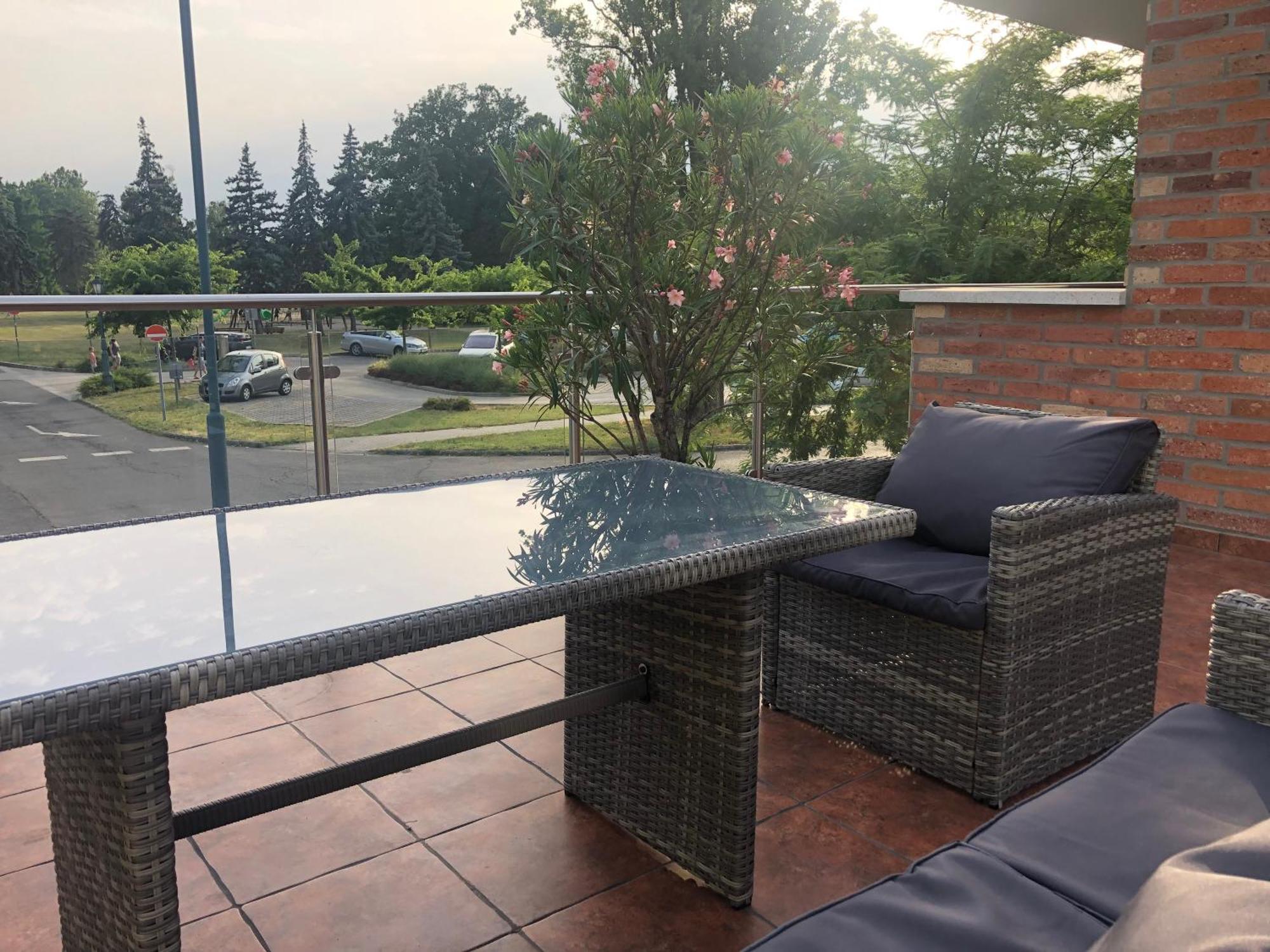 Castellum Apartmanhaz Gyula Luaran gambar